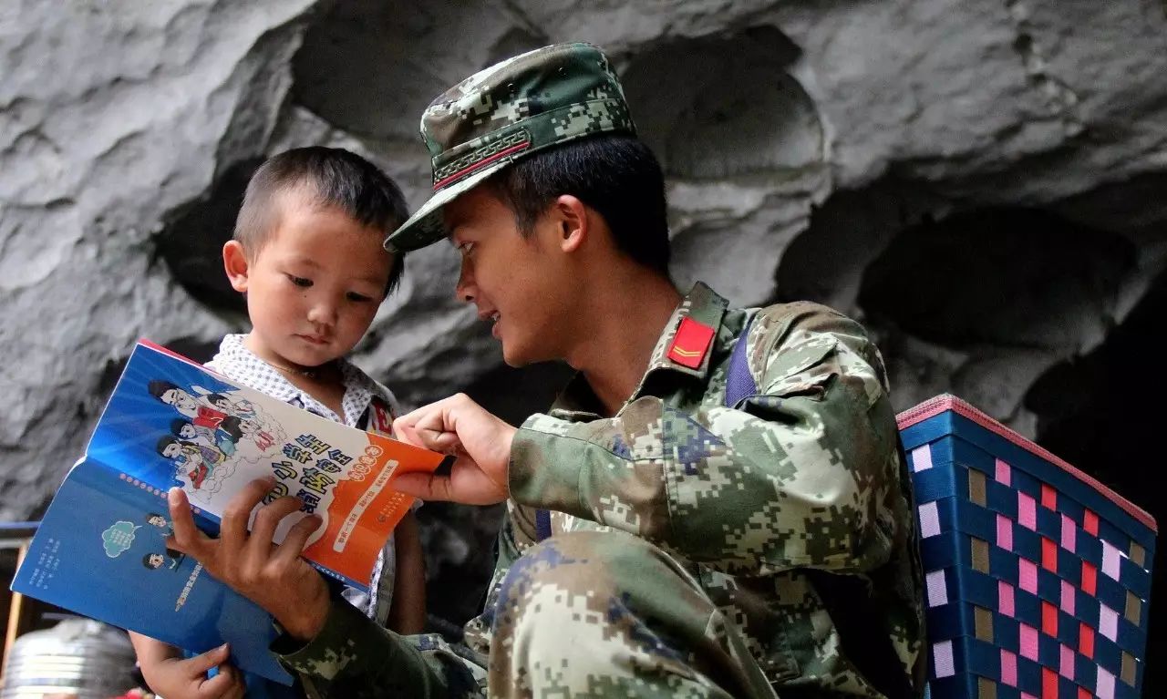 苗族有多少人口_贵州 大山深处这一带苗族独特头饰红似火焰,无人破解,到贵州(2)